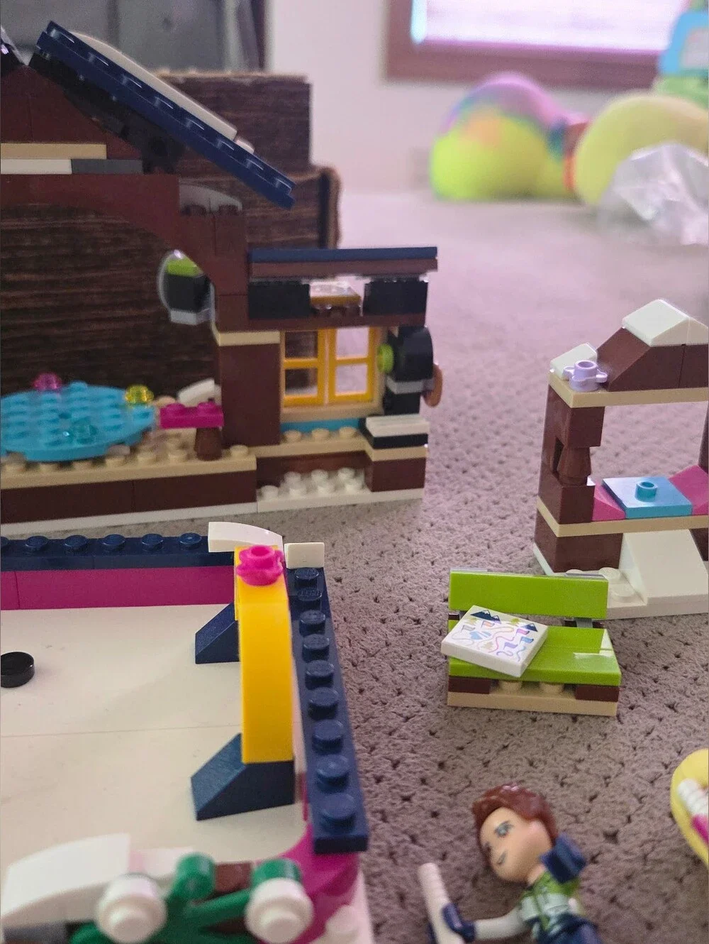 LEGO Friends Snow Resort Ice Rink 97% complete includes mini figures, instructio